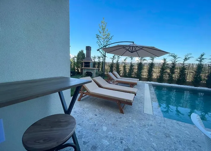 Pearl Pool Luxury Golem (Tirana)