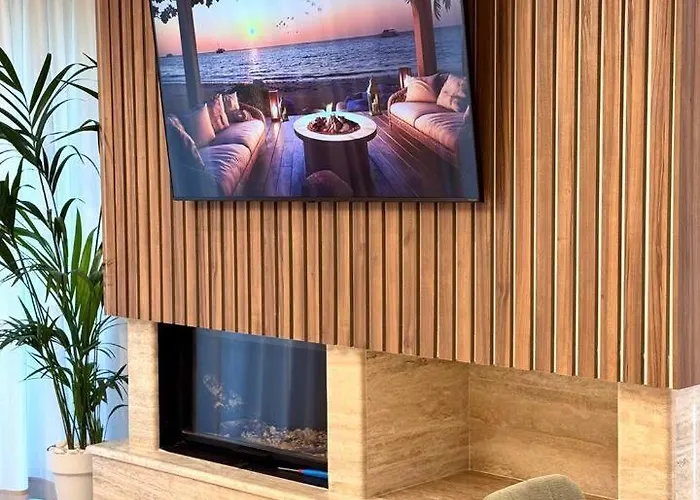 Pearl Pool Luxury Golem (Tirana)