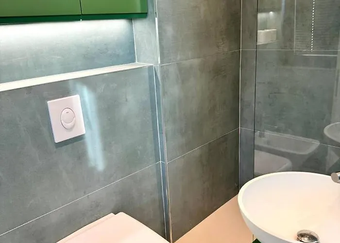 Pearl Pool Luxury Golem (Tirana)