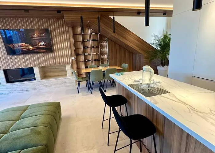 Pearl Pool Luxury Golem (Tirana)